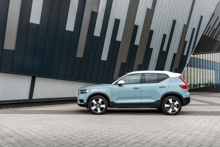  Volvo XC40 T3 Momentum 2018 года  (UK) (фото 33 из 40)